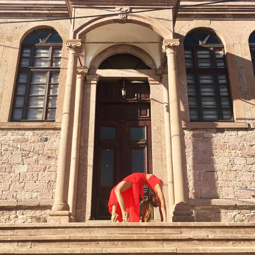 YOGA URDHVA DANURASANA 