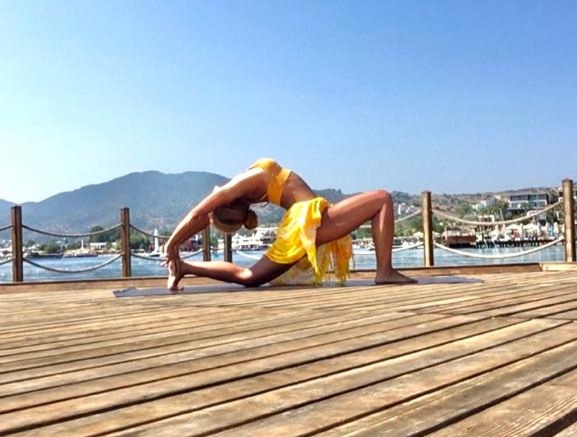 YOGA pozu