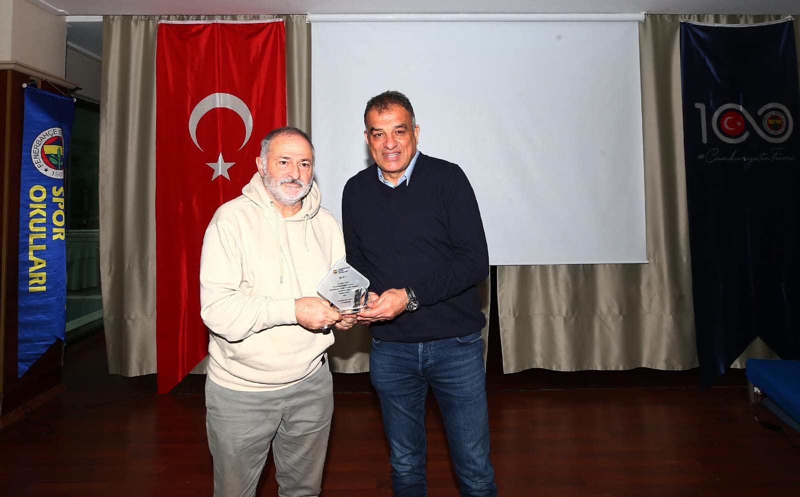 Altay Unan Sarıyer Fenerbahçe Futbol Okuluna 10. Yıl Ödülü - Sarıyer Life