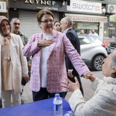 Bakan Derya Yanık, Sarıyer’de Vatandaşlarla Bir Araya Geldi