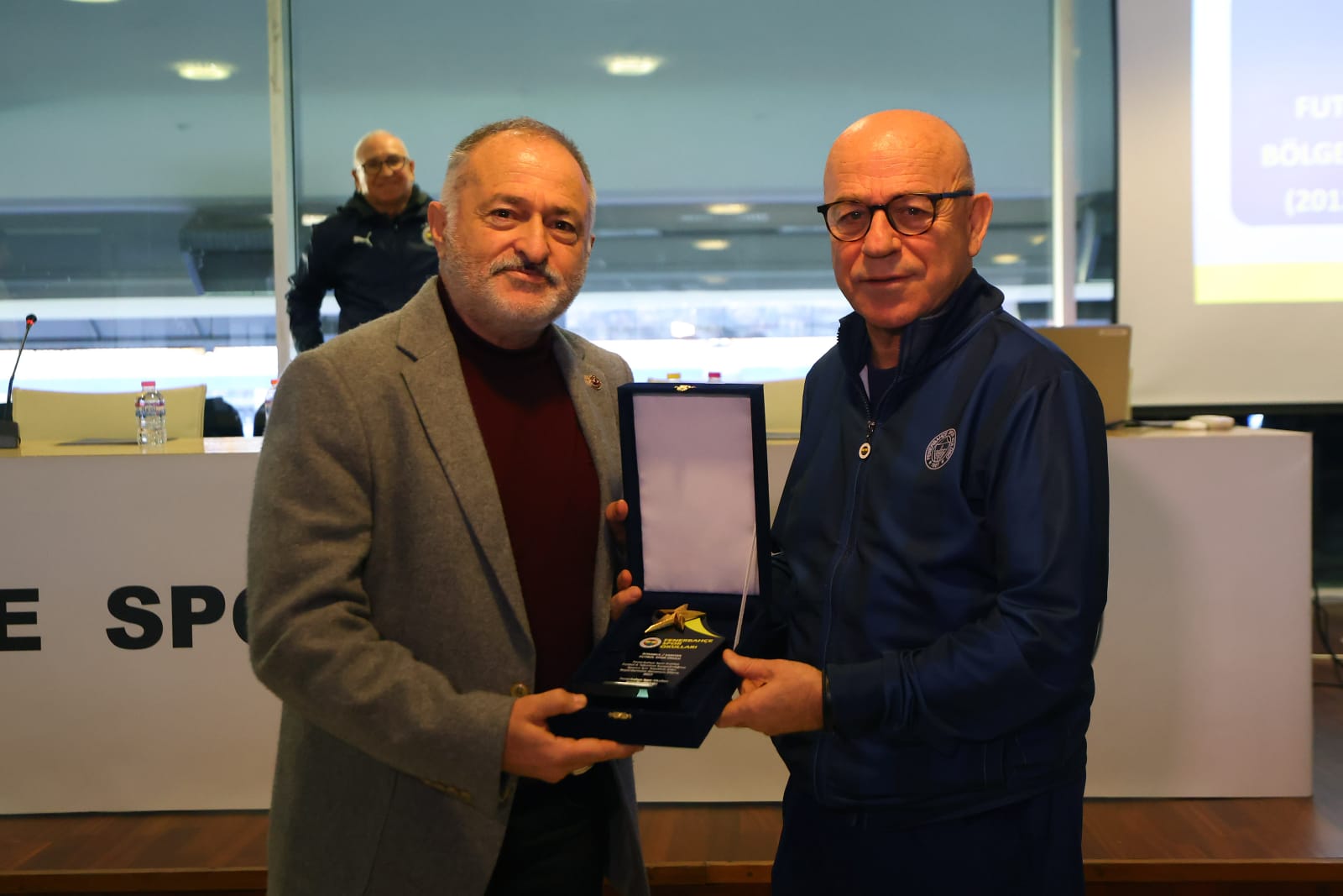 Altay Unan Altay Unan’a Fenerbahçe’den Plaket - Sarıyer Life