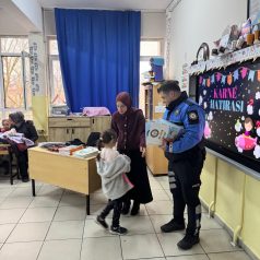 SARIYER POLİSİ KARNE TÖRENİNE KATILIM SAĞLADI: 120 ÖĞRENCİYE HEDİYE SÜRPRİZİ!