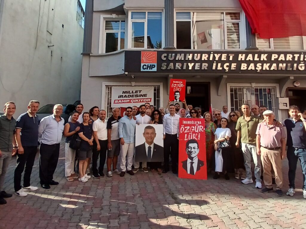 CHP Sarıyer İlçe Örgütünde Toplu İstifa: Mehmet Kubat ve Yönetimi Yeni Parti’ye Geçiyor