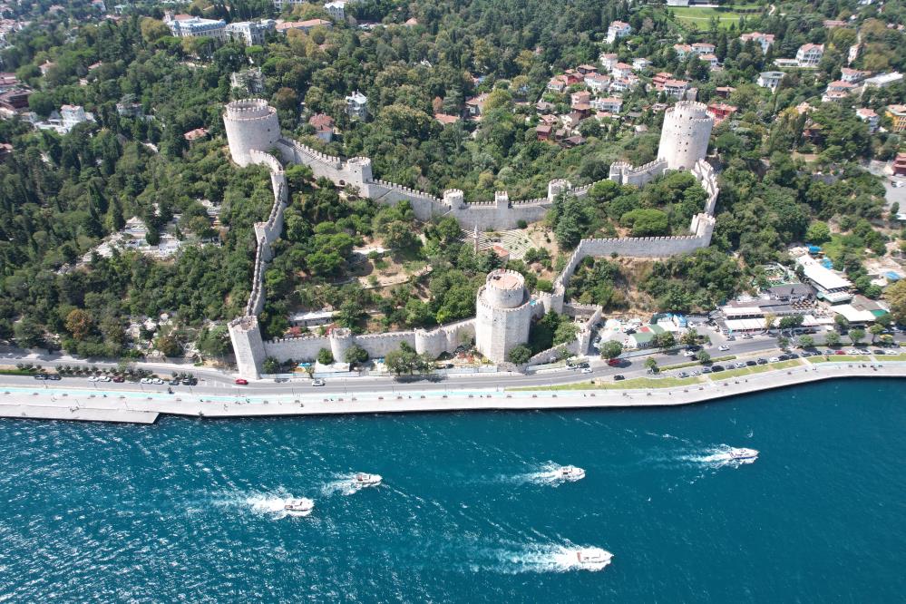 İBB’nin yürüttüğü Rumeli Hisarı restorasyonu 6 yıldır bitmedi: İşleri azalan çevre esnafı çileden çıktı